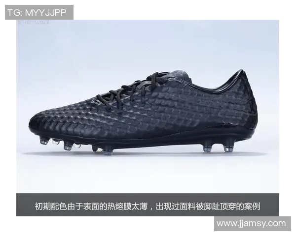 足球明星全黑足球鞋的魅力与风格解析让你在球场上尽显个性与实力
